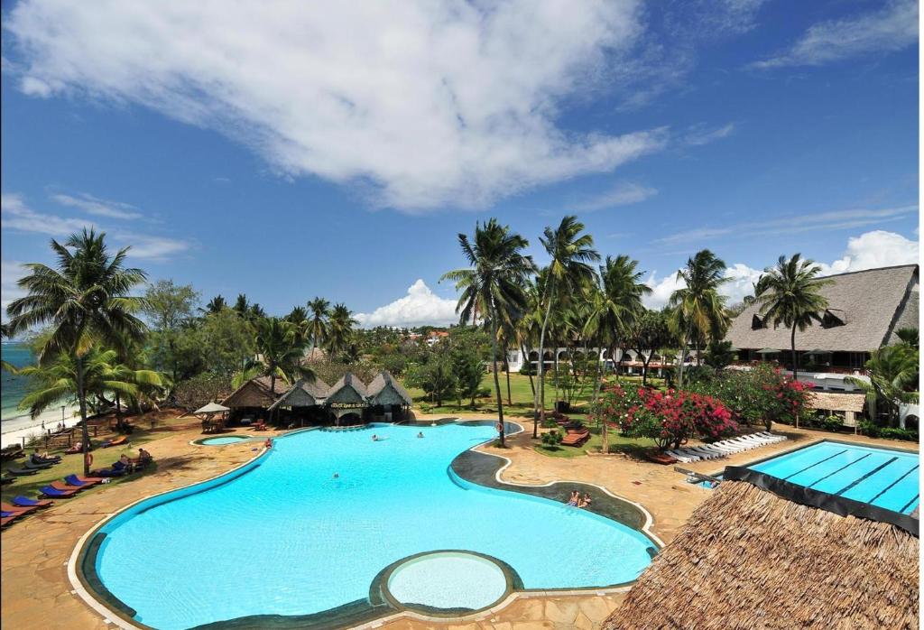 Bazén v ubytování Reef Hotel Mombasa nebo v jeho okolí