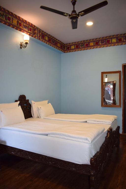 Letto o letti in una camera di Suraj Haveli