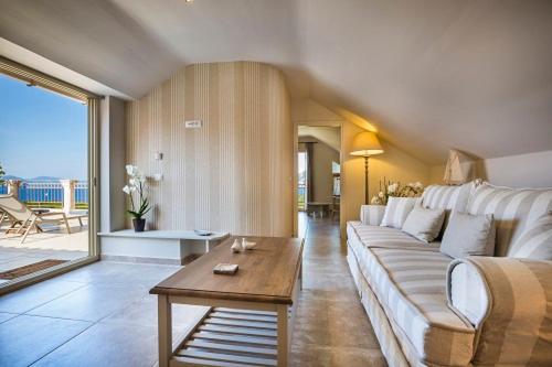 Posezení v ubytování Almyra Hotel