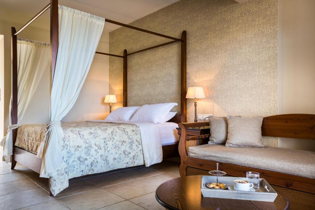 Postel nebo postele na pokoji v ubytování Almyra Hotel