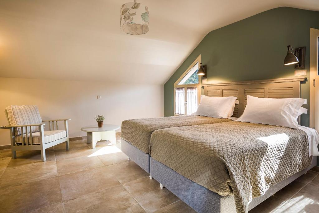 Postel nebo postele na pokoji v ubytování Almyra Hotel