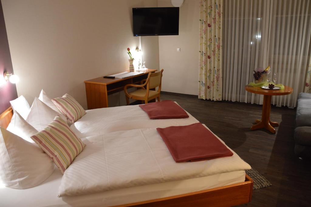 Ein Bett oder Betten in einem Zimmer der Unterkunft Landgasthaus Gieseke-Asshorn