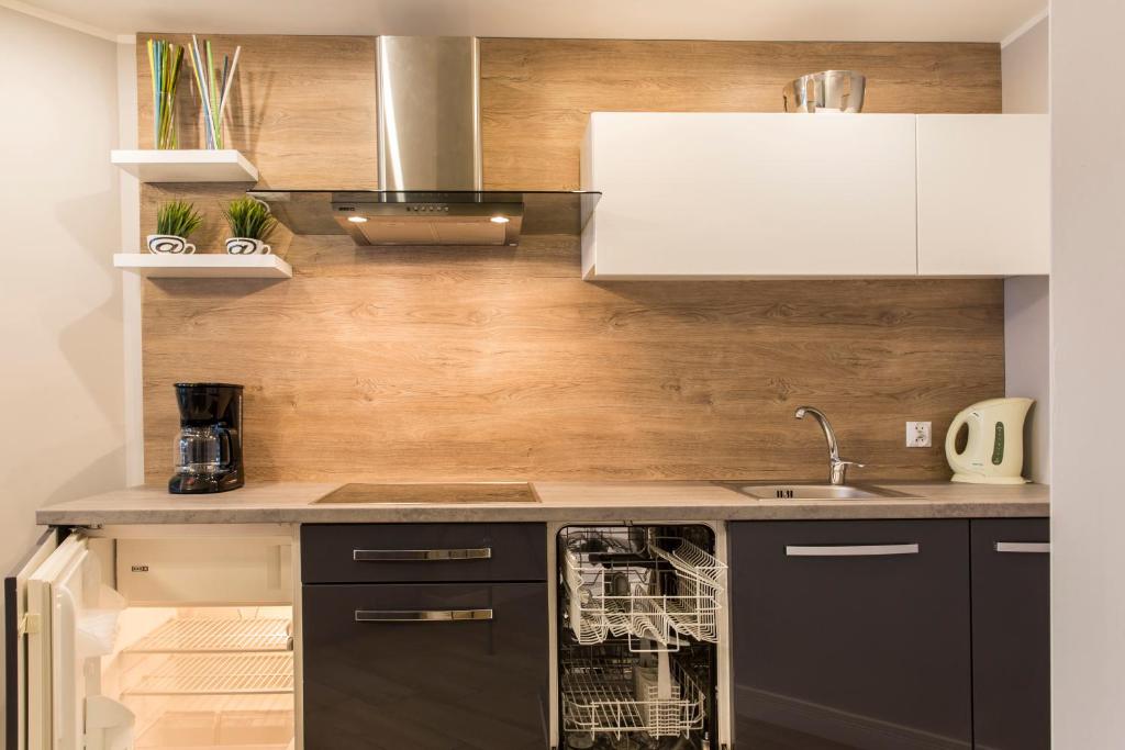 Kuchyňa alebo kuchynka v ubytovaní udanypobyt Apartamenty Orkana Park Centrum