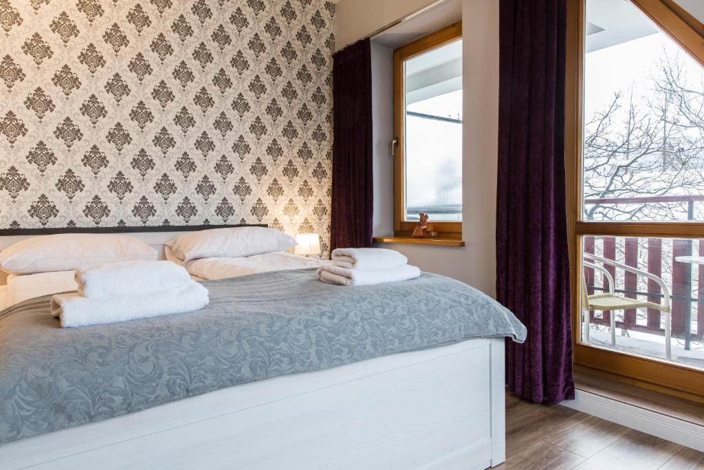 Posteľ alebo postele v izbe v ubytovaní udanypobyt Apartamenty Orkana Park Centrum