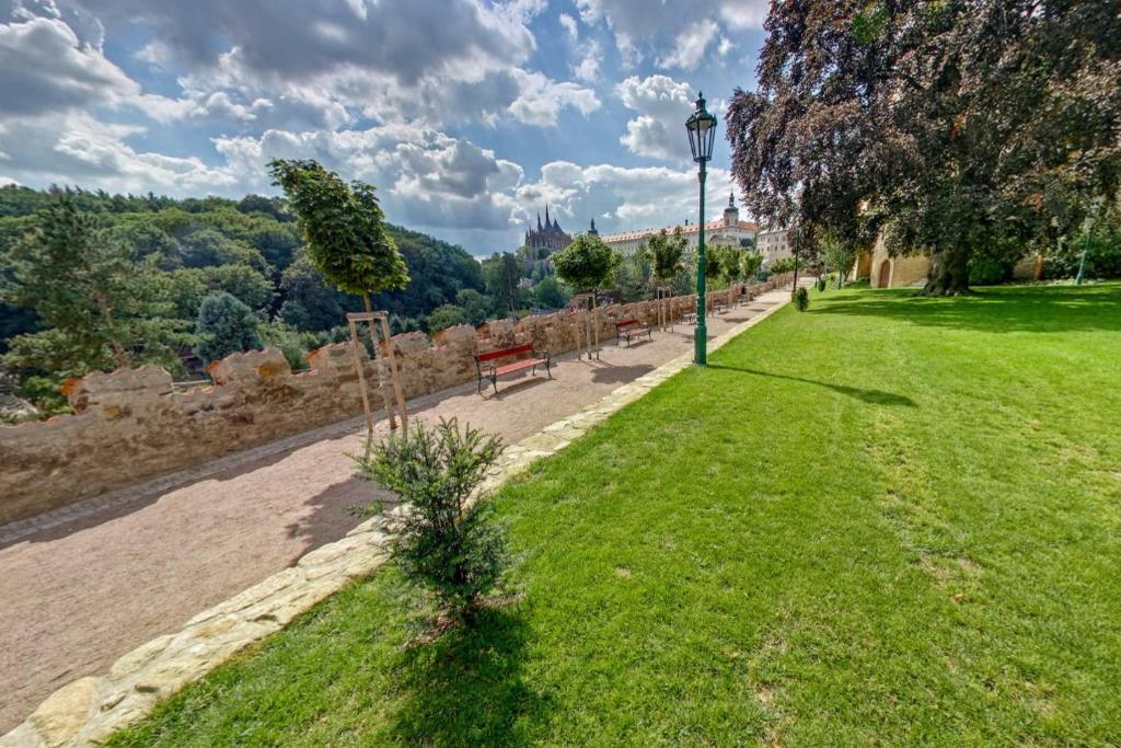 Comfortable apartments under the St. Barbara´s Cathedral - 12