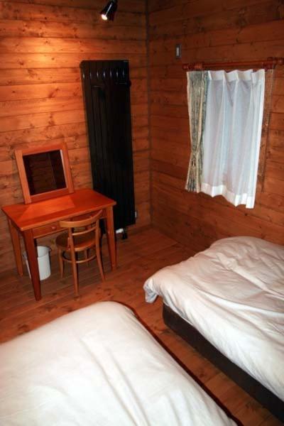 Postel nebo postele na pokoji v ubytování Log Cottage Epoch
