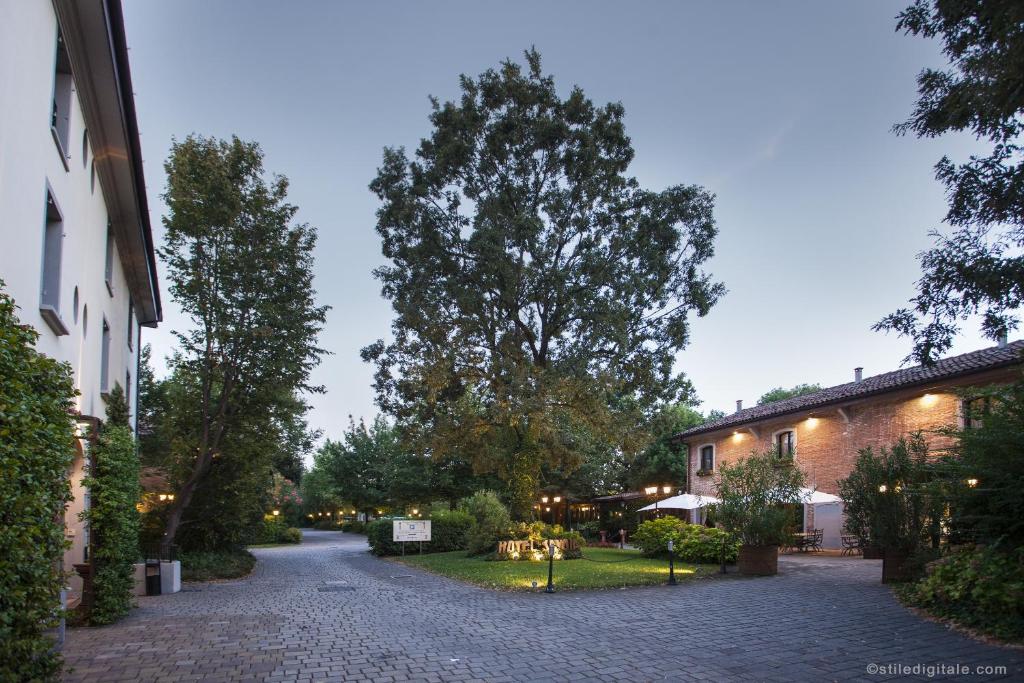 a cobblestone street in front of a building at Savoia Hotel Country House Bologna in Bologna