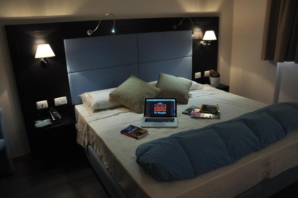 Postel nebo postele na pokoji v ubytování Hotel 325 Tor Vergata