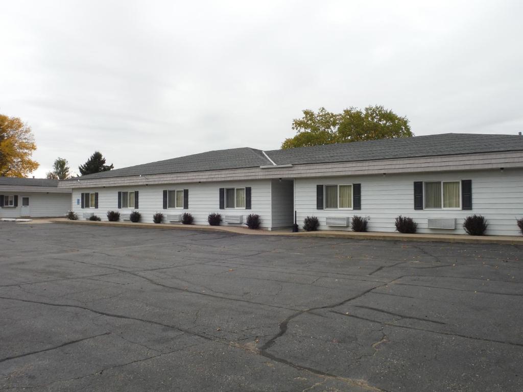 a large white building with a lot of windows at Caravan Motel in Cannon Falls