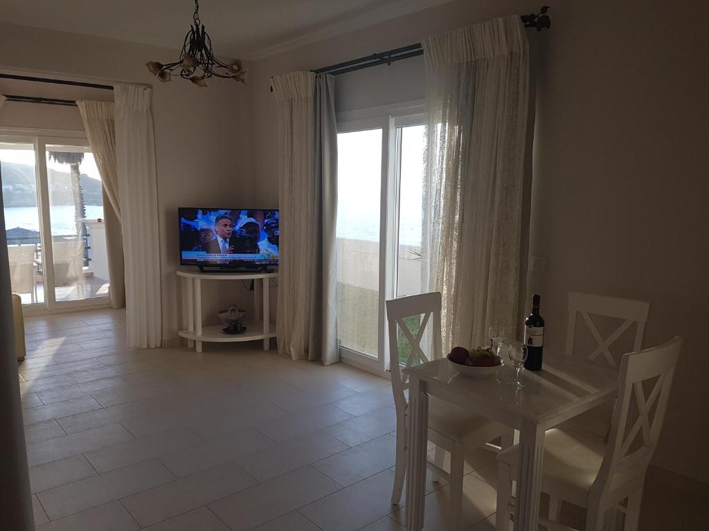 Paralia Luxury Suites - 4