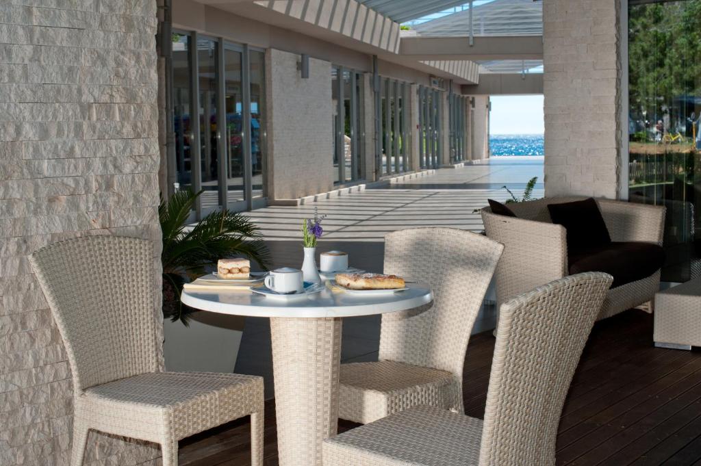 Ein Sitzbereich in der Unterkunft Maistra Select Petalon Resort