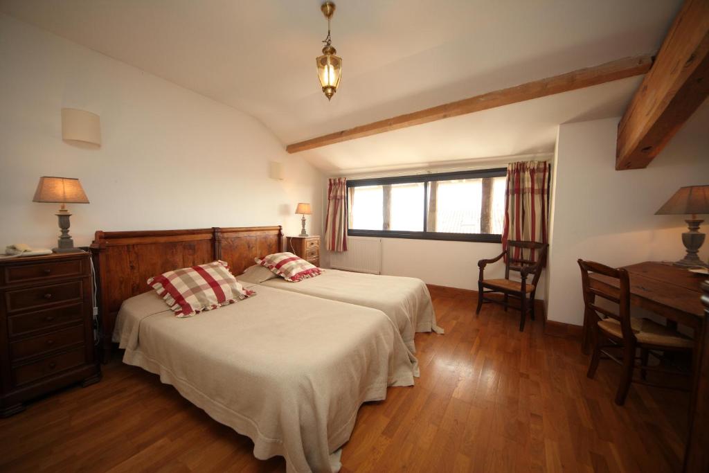 Postel nebo postele na pokoji v ubytování Hotel des Consuls
