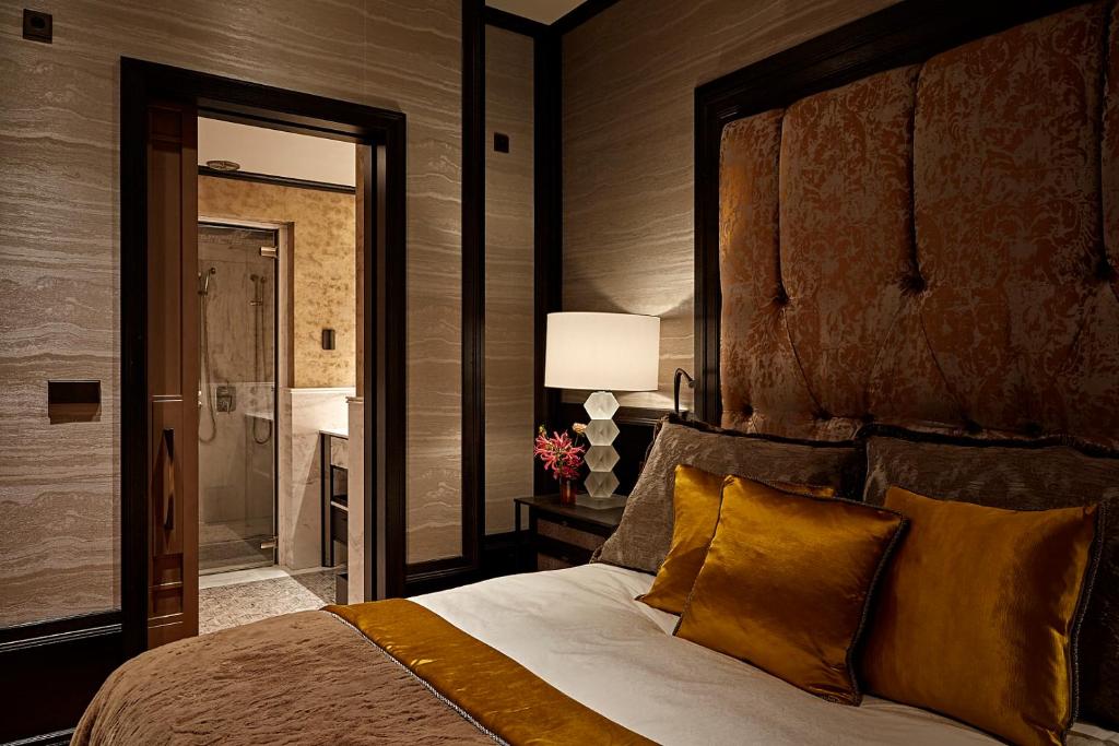Ein Bett oder Betten in einem Zimmer der Unterkunft Hotel TwentySeven - Small Luxury Hotels of the World