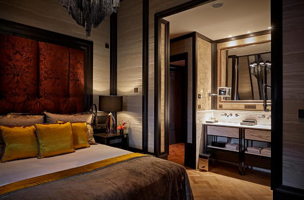 Ein Bett oder Betten in einem Zimmer der Unterkunft Hotel TwentySeven - Small Luxury Hotels of the World