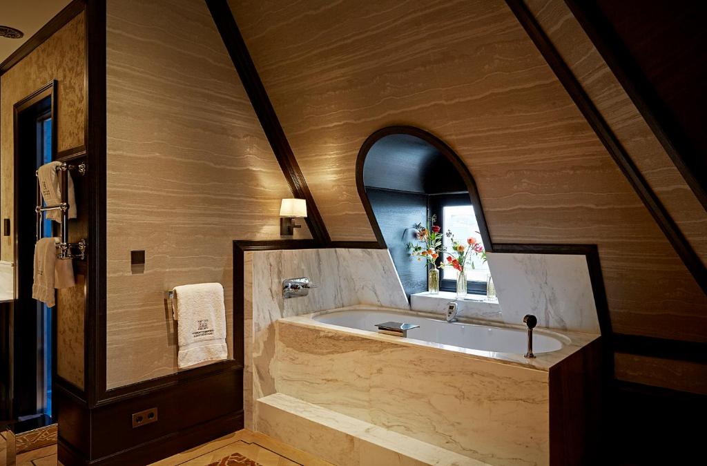 Ein Badezimmer in der Unterkunft Hotel TwentySeven - Small Luxury Hotels of the World