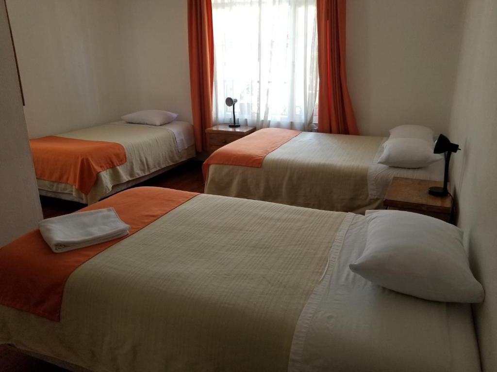Postel nebo postele na pokoji v ubytování Heritage Inn