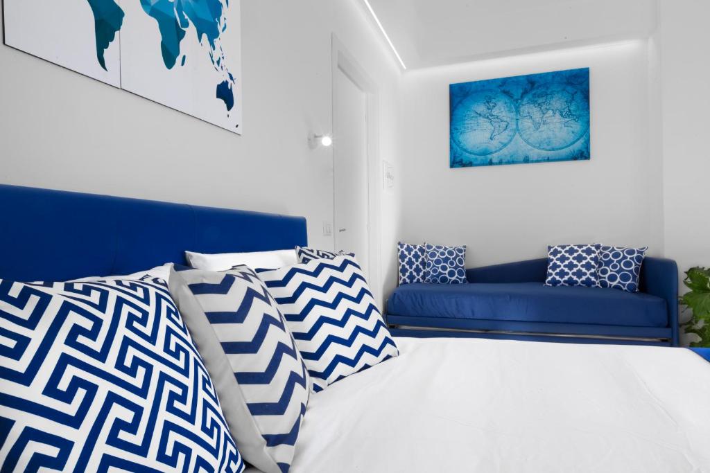 Postel nebo postele na pokoji v ubytování Sirocco Suites