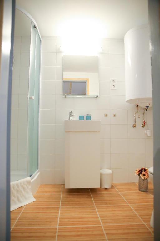 Koupelna v ubytování Macskakő Apartman