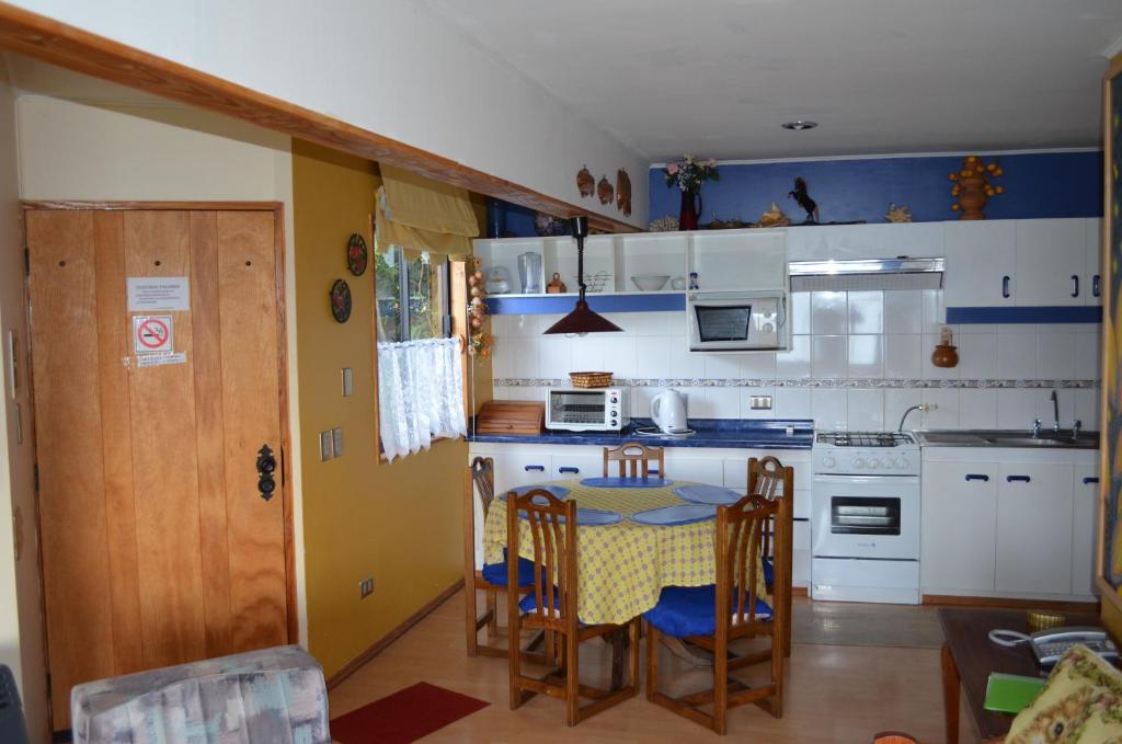 Kuchyň nebo kuchyňský kout v ubytování Los Gualles de la Candelaria Apart Hotel