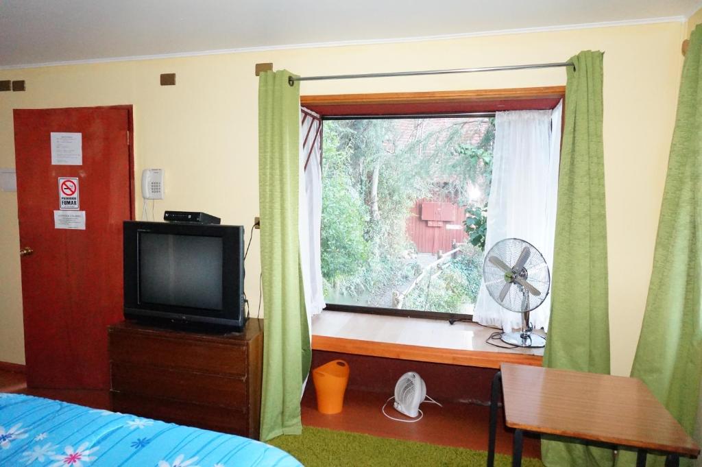 TV a/nebo společenská místnost v ubytování Los Gualles de la Candelaria Apart Hotel