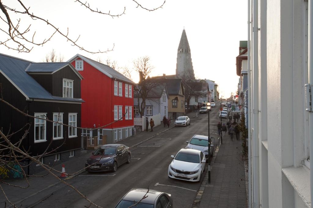 Iðunn Apartments by Heimaleiga - Two-Bedroom Apartment