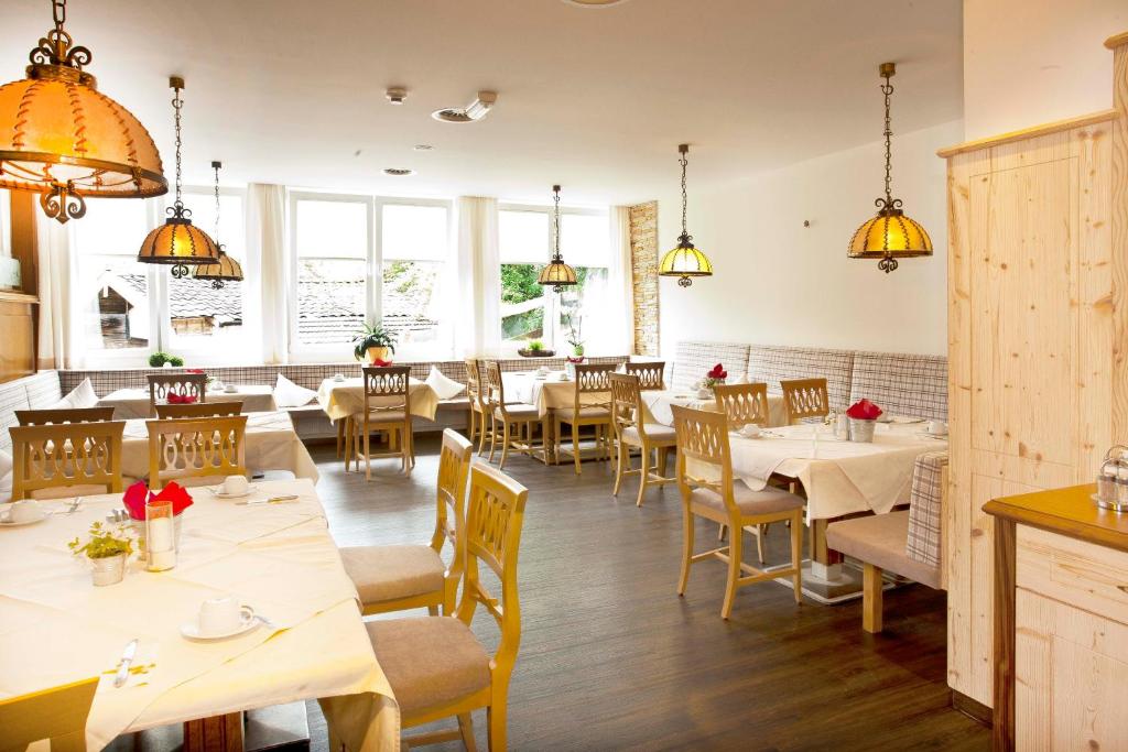 Restaurace v ubytování Gasthof zum Wilden Kaiser