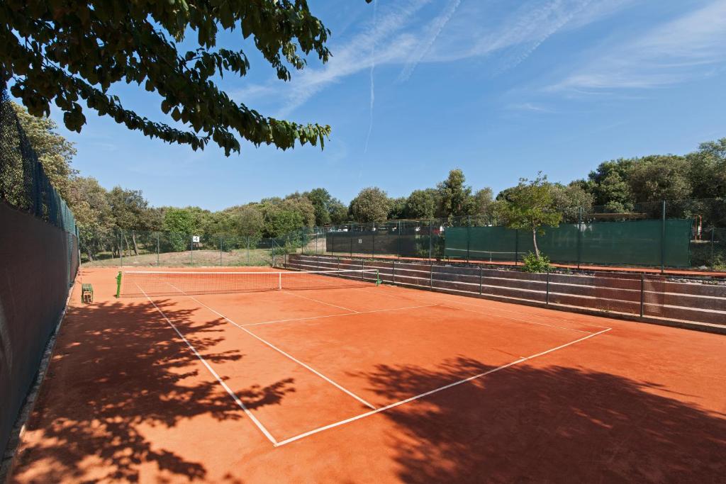 Tenis a/nebo squash v ubytování Maistra Select Amarin Resort nebo okolí