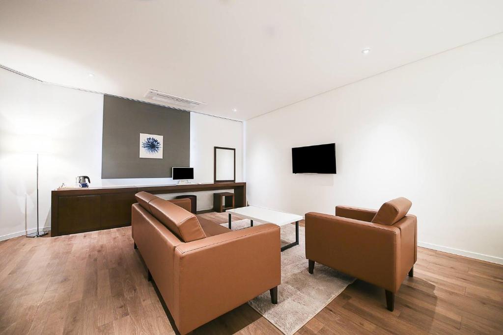 TV a/nebo společenská místnost v ubytování Golden River Hotel