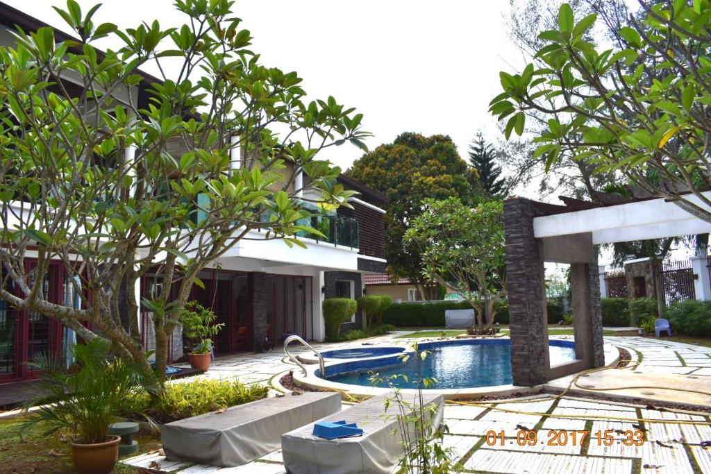 Bazén v ubytování 12Haven Stunning Seaside Luxury Villa PD with Kids Pool nebo v jeho okolí