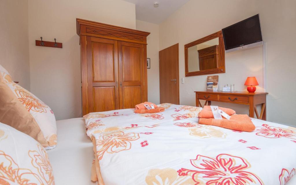 Postel nebo postele na pokoji v ubytování Hotel Am Eifelsteig