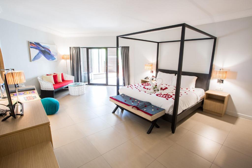 Postel nebo postele na pokoji v ubytování Sand & Sandals Desaru Beach Resort & Spa