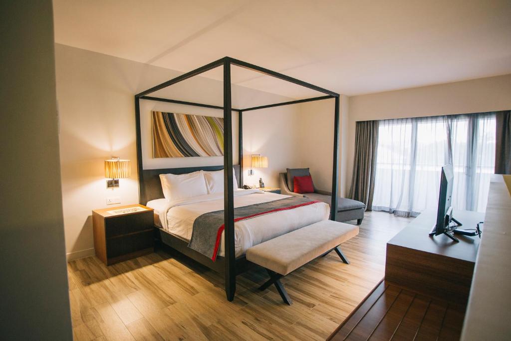 Postel nebo postele na pokoji v ubytování Sand & Sandals Desaru Beach Resort & Spa