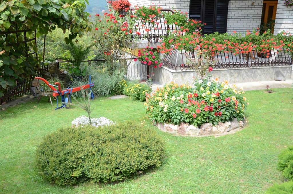 Zahrada ubytování Apartmani Mali Raj Rudnik