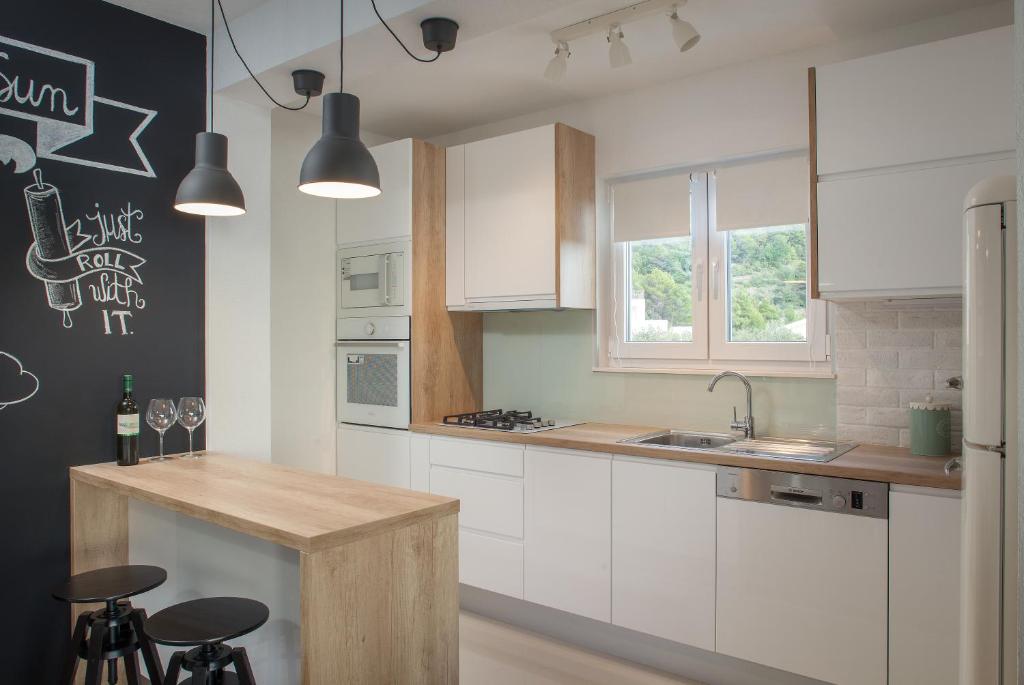 Kuchyň nebo kuchyňský kout v ubytování Apartment Penthouse Mak