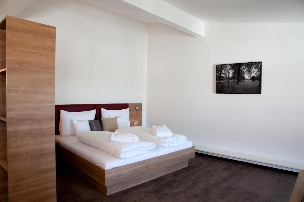 Postel nebo postele na pokoji v ubytování Hotel Altes Kloster