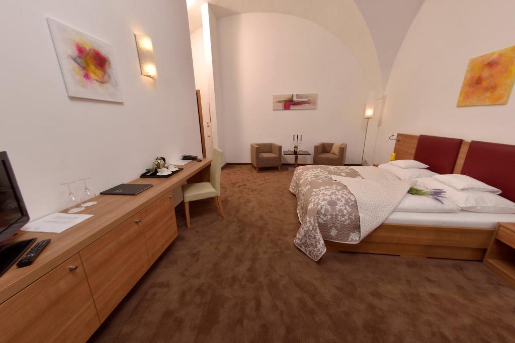 TV a/nebo společenská místnost v ubytování Hotel Altes Kloster