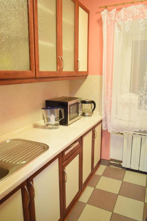 Кухня или мини-кухня в Arbat 25 Capsule Hostel
