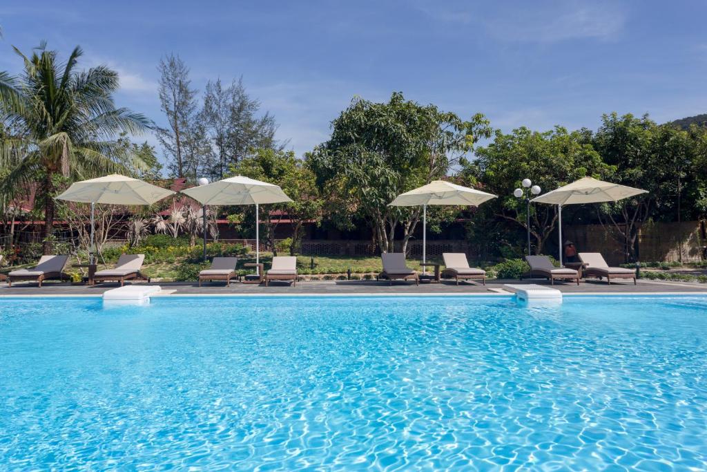 Bazén v ubytování Gold Coast Phu Quoc Beach Resort nebo v jeho okolí