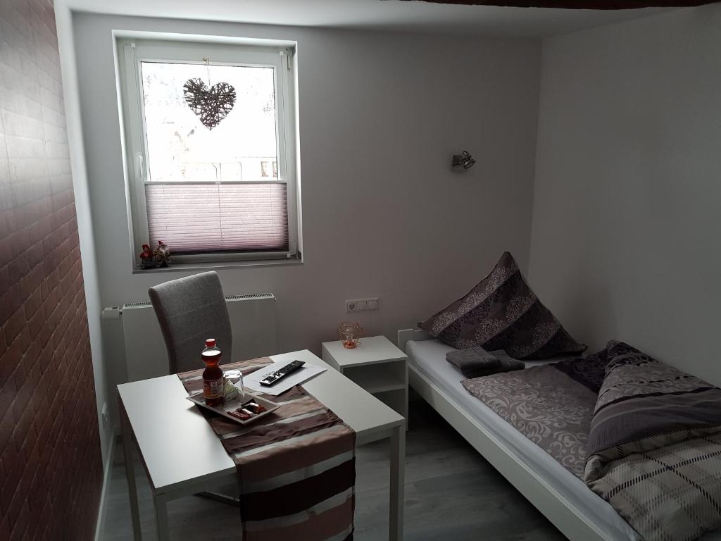 Postel nebo postele na pokoji v ubytování Herberge Lurenbach