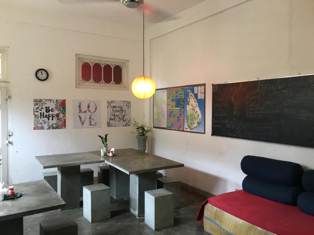 Posezení v ubytování Colombo Beach Hostel