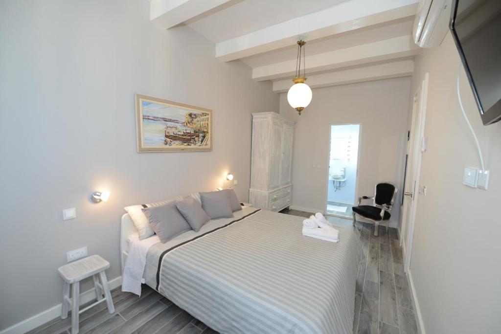 Легло или легла в стая в Paulos Valletta