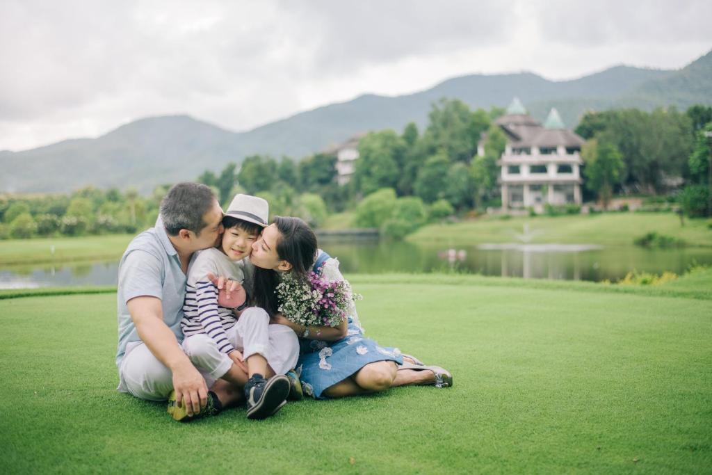 Familia alojada en Gassan Khuntan Golf & Resort