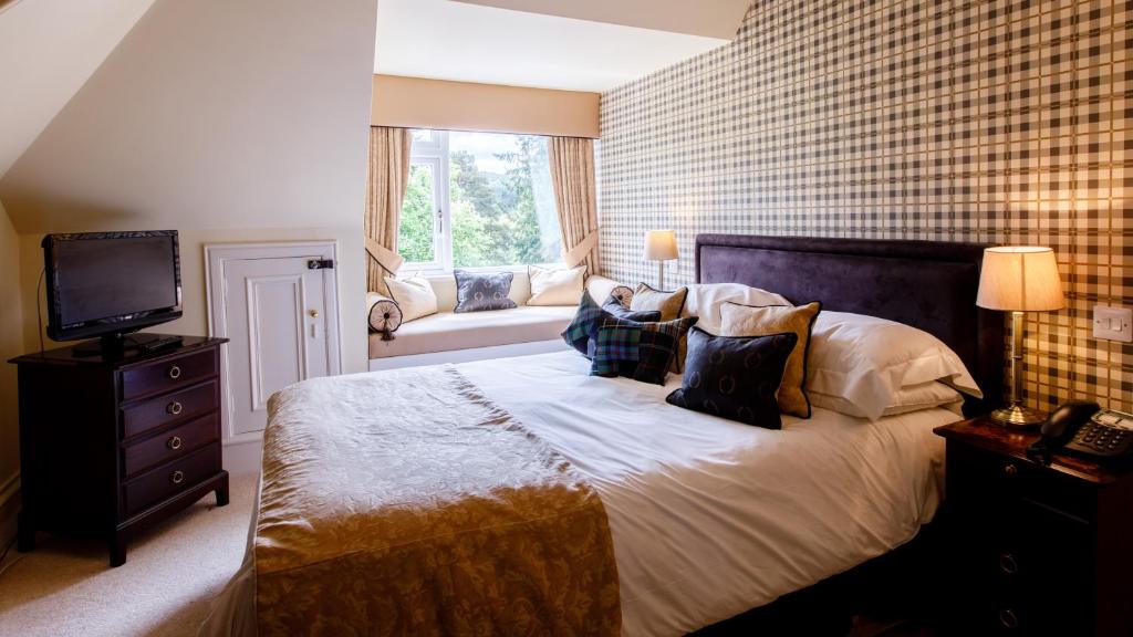 Postel nebo postele na pokoji v ubytování Tor-Na-Coille Hotel