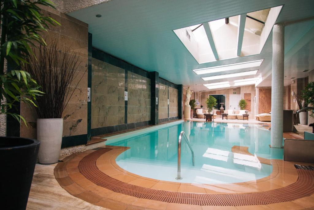 Bazén v ubytování Hotel Cap Roig & Spa by Brava Hoteles nebo v jeho okolí