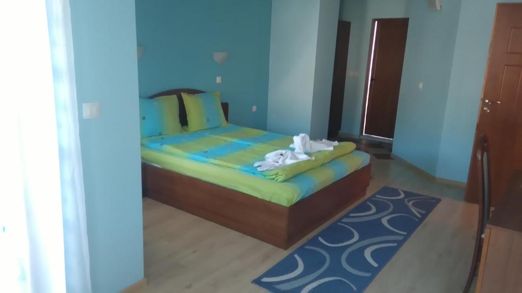 Guest House H Dzhogolanov - Dreibettzimmer Mit Balkon
