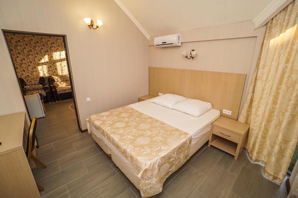 Postel nebo postele na pokoji v ubytování Antika Hotel