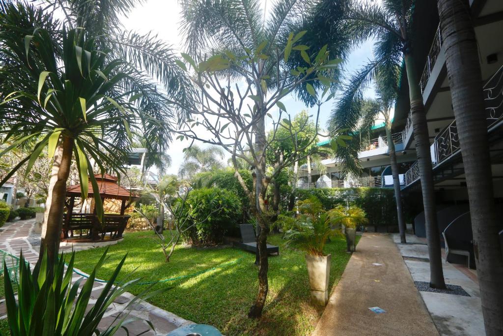 
Comfort room garden floor
