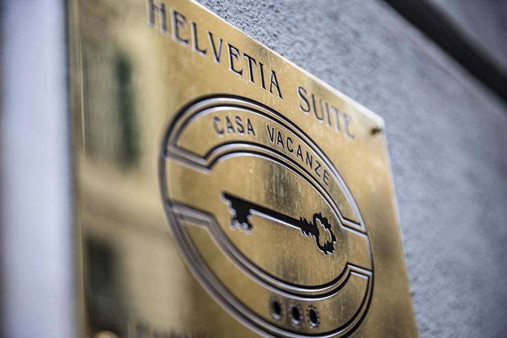 ジェノヴァにあるHelvetia Suiteのラスベガスの太陽を表す金属印