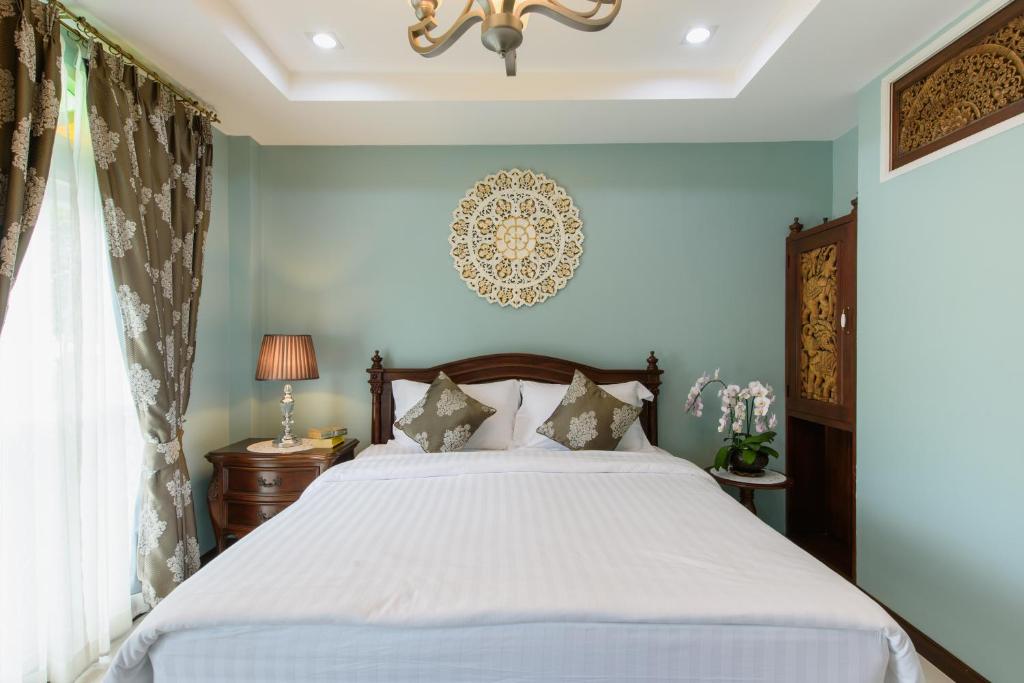 The Velvet Orchid - Resim 12