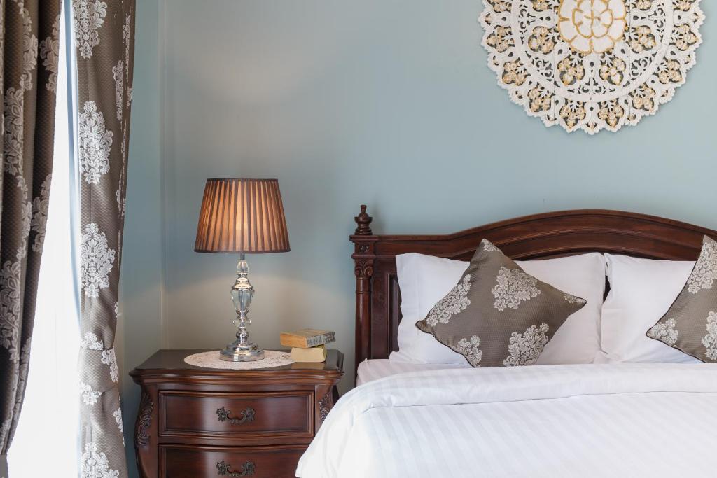 The Velvet Orchid - Resim 8